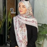 روسری زنانه نخ کاستوم طرح حنا طوسی سیلور ابعاد 140x140 دور چرخ دوز - Image 4