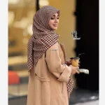 روسری نخی کاستوم طرح حسنا قواره 110 دور چرخ دوز لیز نیست - Image 3