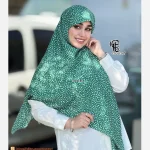 روسری نخی کاستوم طرح سپید قواره 110 دور دوخت بدون لیز خوردگی - Image 4