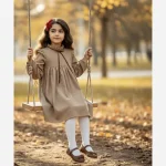 پیراهن دخترانه مخمل کبریتی یلدایی قرمز و کرم مناسب 4 تا 12 سال - Image 7