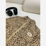 ست سه تکه لباس بچگانه طرح پلنگی شامل سوییشرت، بلوز و شلوار مناسب 1 تا 5 سال - Image 3