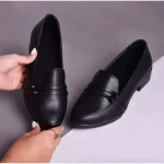 کفش زنانه مشکی چرم مصنوعی پاشنه 2 سانتیمتری مدل روناک - تصویر 2