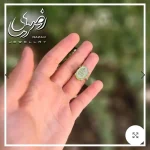 انگشتر نقره زنانه عیار 925 با نگین عقیق سبز و حکاکی دست استاد فتح - تصویر 3