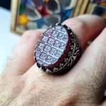 انگشتر مردانه نقره روس با سنگ عقیق سرخ و حکاکی پنجره فولاد و چهارده معصوم - تصویر 3